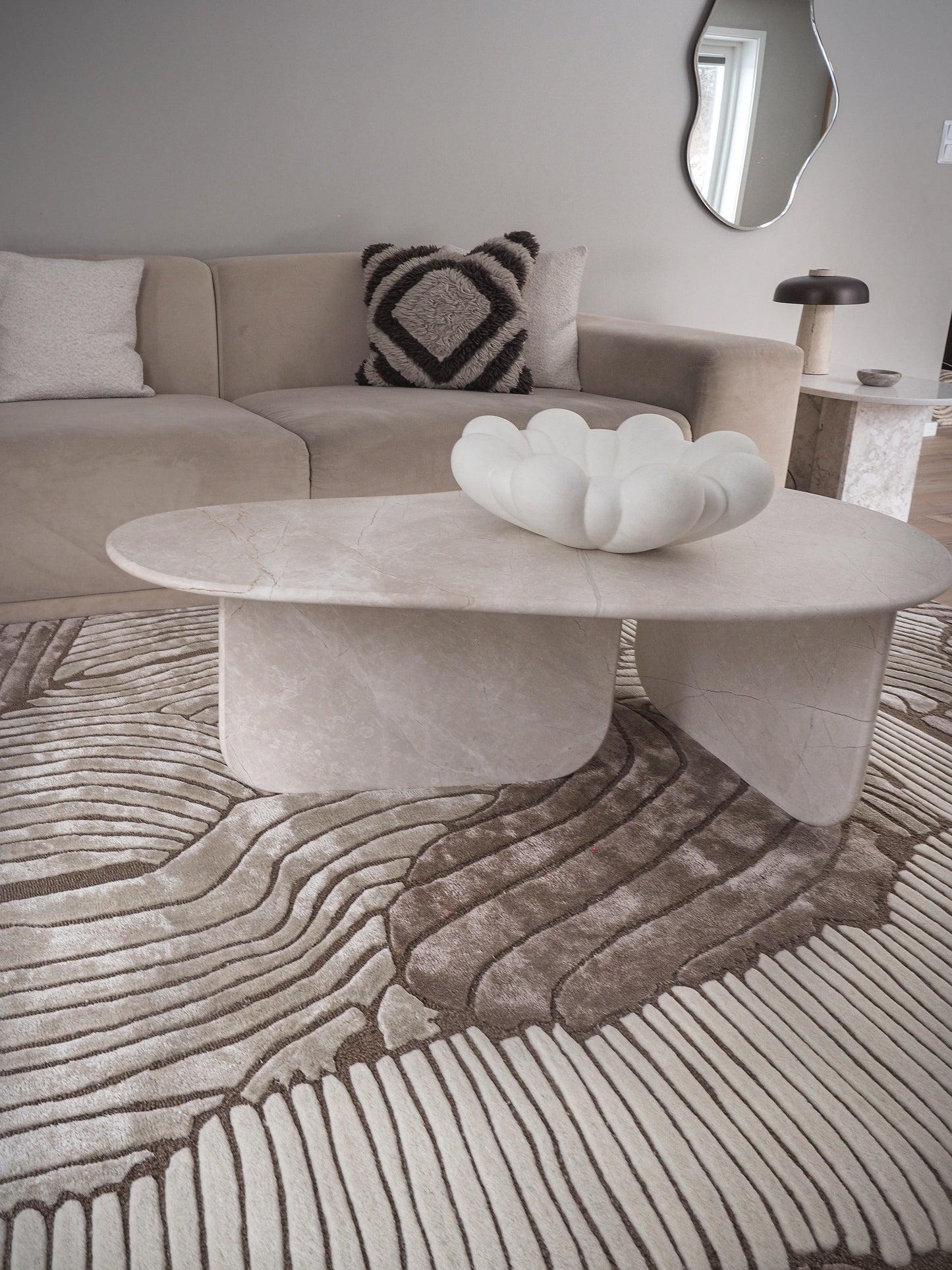 Moderne stue med beige sofa